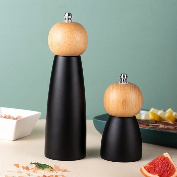 Wooden Pepper Grinder with Adjustable Coarseness